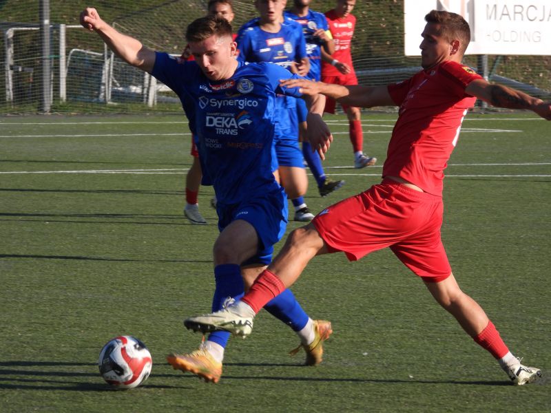 Pojedynek piłkarski - Lechia Tomaszów Mazowiecki – Unia Skierniewice